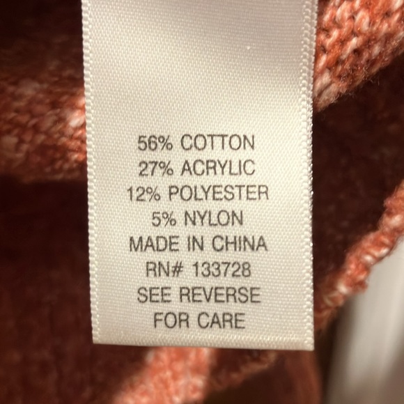 Croft & Barrow Nice simple red n white v-neck Sweater - Picture 5 of 5